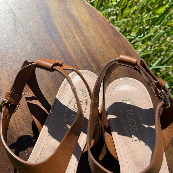 TOD'S
Cognac Leather T-Strap Wedge Sandal, 35mm size 36.5 US 6.5 $645 like new - Picture 13 of 15